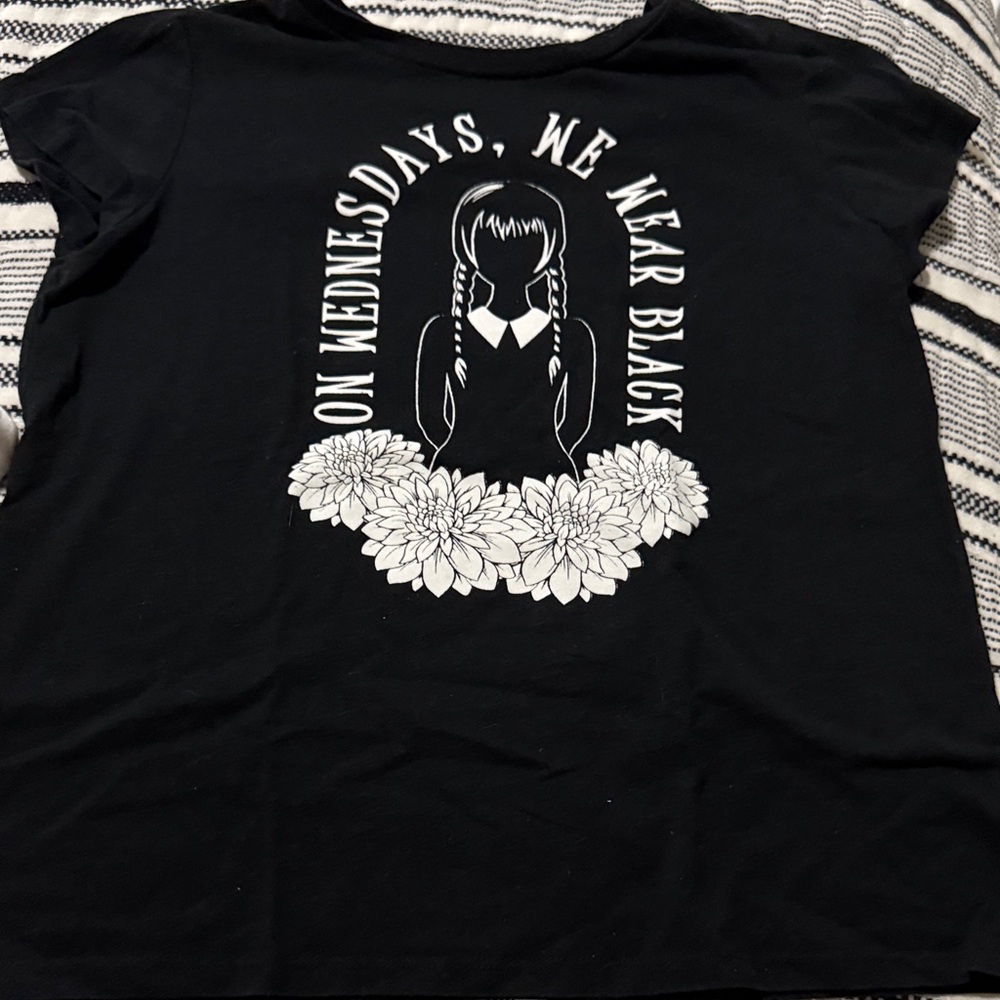 On Wednesday we wear Black Kid Tshirt 💚🤍